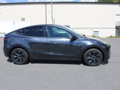 Used 2024 Tesla Model Y Long Range AWD/4WD image 8