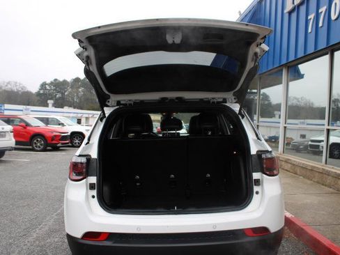 Used 2023 Jeep Compass Limited w/ Sun and Sound Group AWD/4WD image 17