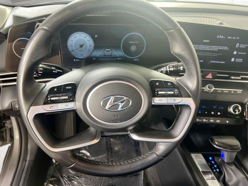Used 2023 Hyundai Elantra SEL w/ Convenience Package FWD image 11