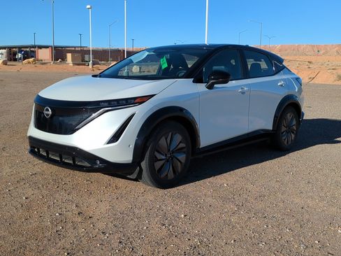 Used 2024 Nissan Ariya AWD image 9