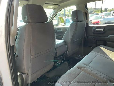 Used 2022 Chevrolet Silverado 1500 LT w/ Z71 Off-Road Package image 17