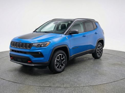 Used 2025 Jeep Compass Trailhawk w/ Trailer Tow Group image 3