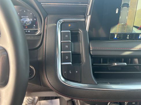 Used 2024 Chevrolet Tahoe RST w/ Luxury Package AWD/4WD image 15