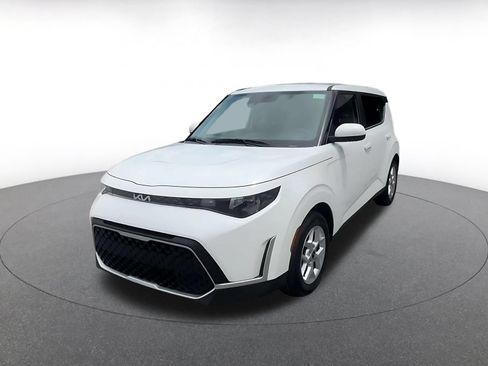 Used 2025 Kia Soul LX w/ LX Technology Package FWD image 6