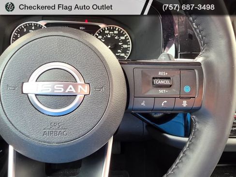 Used 2024 Nissan Pathfinder SL FWD image 28