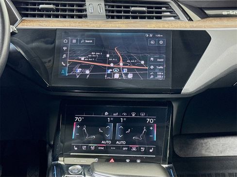 Used 2019 Audi e-tron Prestige w/ Prestige Package image 16