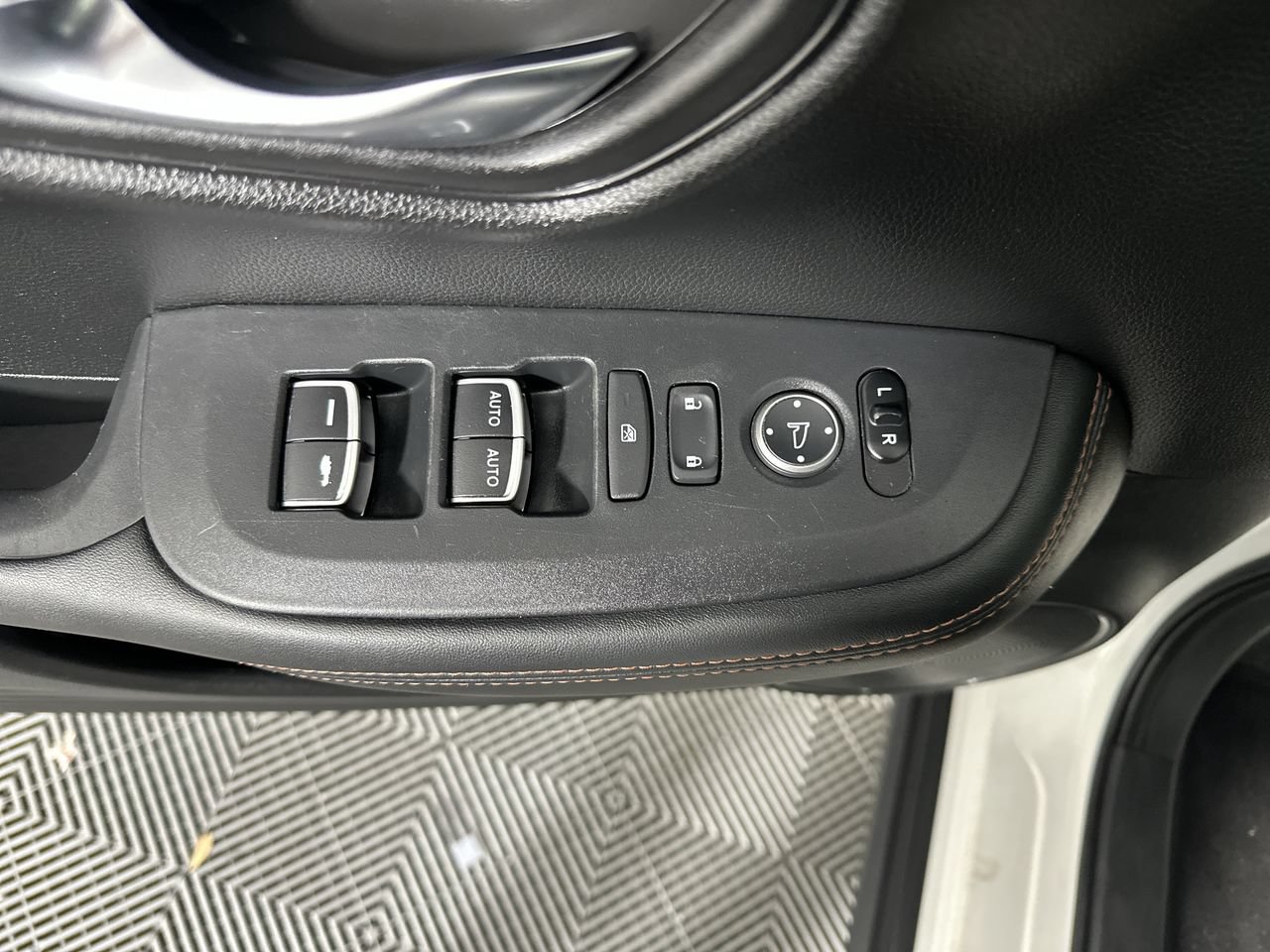 Used 2023 Honda HR-V Sport image 3