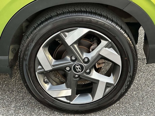 Used 2024 Hyundai Venue SEL FWD image 15