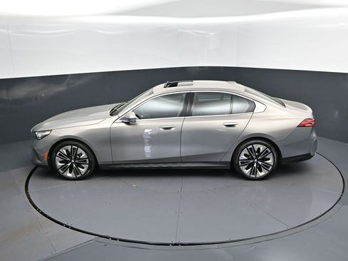 Certified 2026 BMW 530i image 32