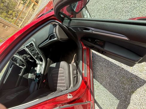 Used 2016 Ford Fusion SE FWD image 7