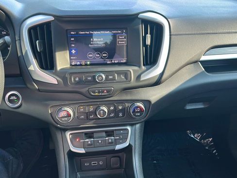 Used 2023 GMC Terrain SLE w/ Driver Convenience Package image 21