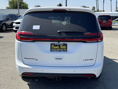 New 2026 Chrysler Pacifica Limited w/ S Appearance Package image 4