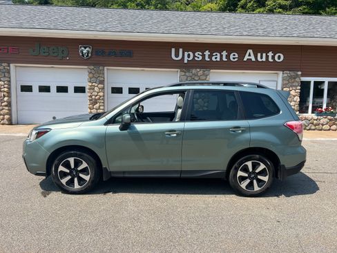 Used 2018 Subaru Forester 2.5i Premium w/ All-Weather Package AWD/4WD image 8