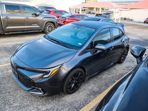 Used 2025 Toyota Corolla XSE FWD image 3