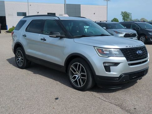Used 2018 Ford Explorer Sport w/ Equipment Group 401A AWD/4WD image 2