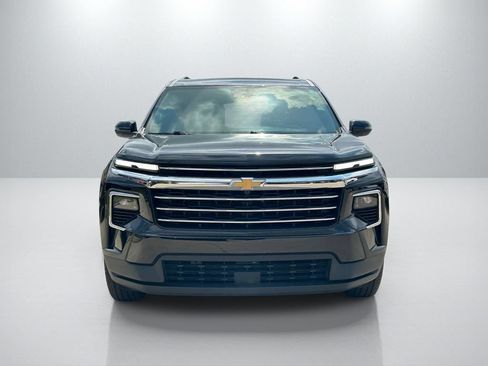 Used 2025 Chevrolet Traverse LT FWD image 2