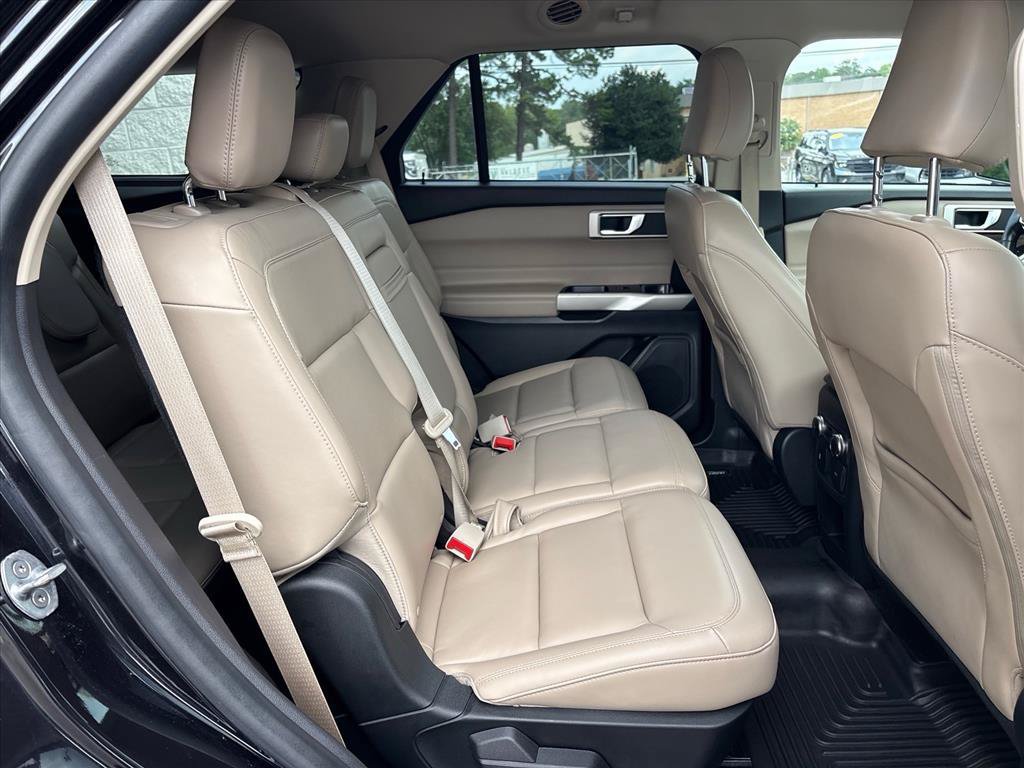 Used 2021 Ford Explorer XLT w/ Equipment Group 202A AWD/4WD image 12
