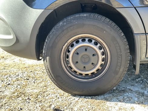 Used 2024 Mercedes-Benz Sprinter 2500 image 10