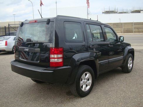 Used 2010 Jeep Liberty Sport image 5