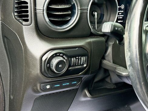 Used 2021 Jeep Wrangler Unlimited Sahara w/ Cold Weather Group AWD/4WD image 11
