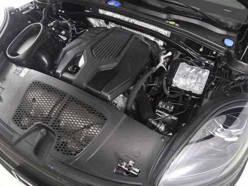 Used 2025 Porsche Macan image 24