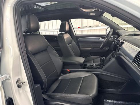 Used 2023 Volkswagen Atlas Cross Sport SEL R-Line AWD/4WD image 32