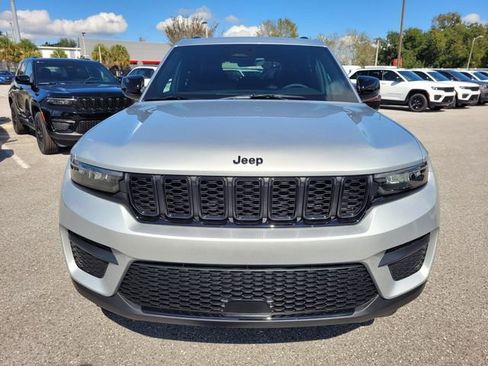 New 2025 Jeep Grand Cherokee Altitude image 19