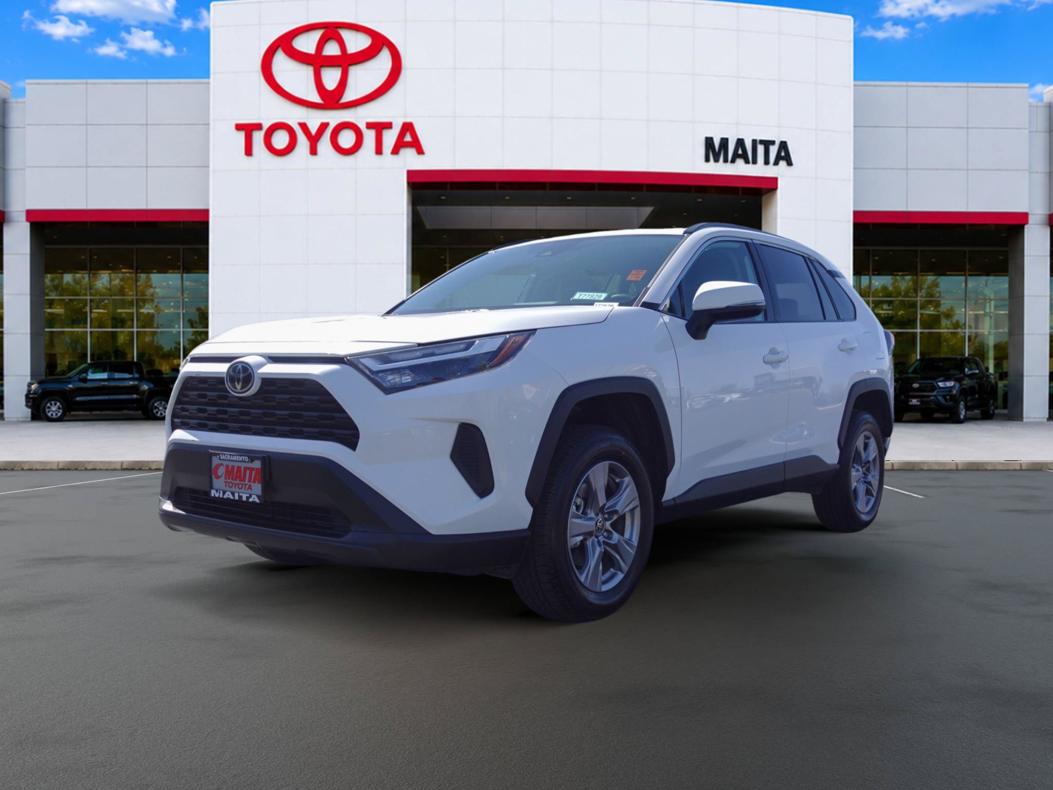 Used 2025 Toyota RAV4 XLE AWD/4WD image 7