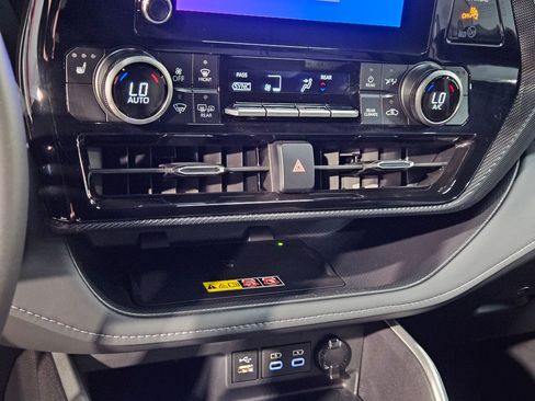 Certified 2025 Toyota Highlander XSE AWD/4WD image 32