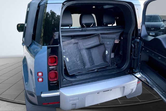 Used 2023 Land Rover Defender 90 S AWD/4WD image 5