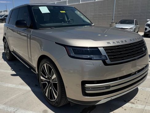 Used 2024 Land Rover Range Rover SE AWD/4WD image 2