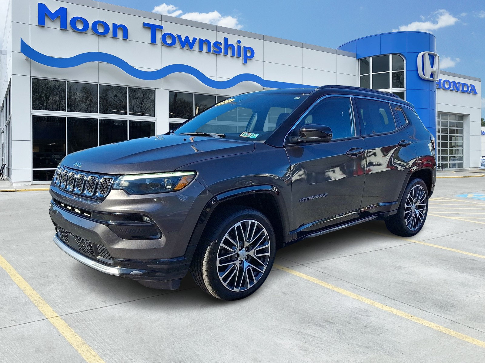 Used 2023 Jeep Compass Limited w/ Elite Group AWD/4WD image 3