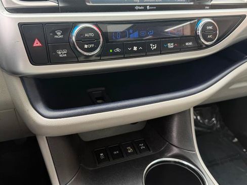 Used 2015 Toyota Highlander XLE AWD/4WD image 38