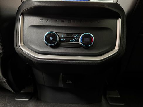 New 2026 Ford Expedition Active image 25