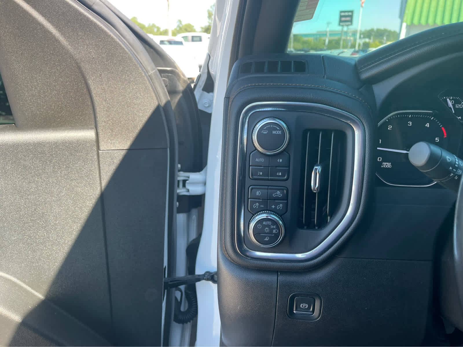 Used 2021 GMC Sierra 2500 AT4 w/ Gooseneck/5TH Wheel Package AWD/4WD image 14