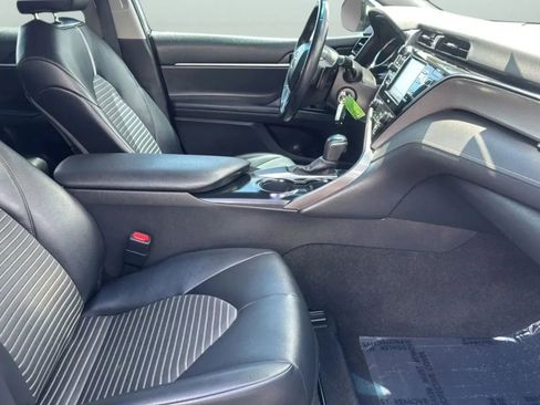 Used 2020 Toyota Camry SE w/ Carpet Mat Package FWD image 28