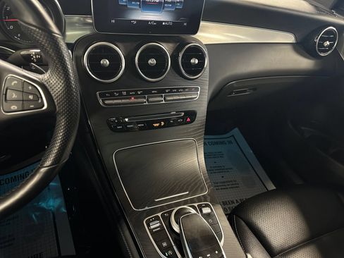 Used 2019 Mercedes-Benz GLC 300 4MATIC w/ Multimedia Package image 21