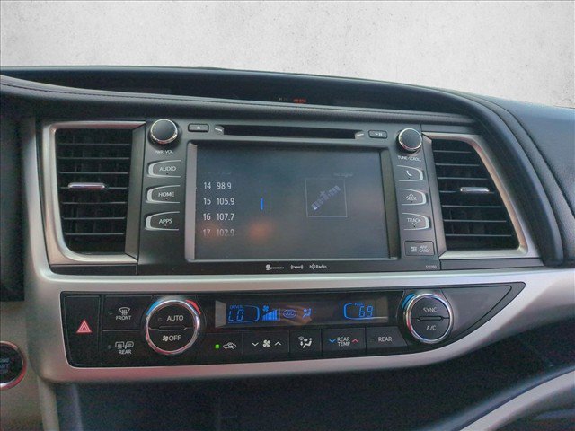 Used 2019 Toyota Highlander XLE FWD image 15