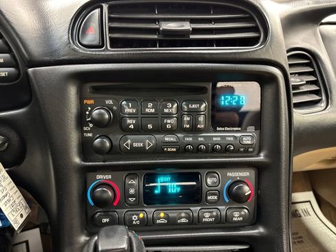 Used 2001 Chevrolet Corvette Convertible w/ Preferred Equipment Group1 image 20