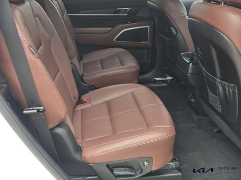 Certified 2024 Kia Telluride EX w/ EX Captain's Chair Package FWD image 17