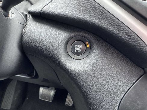 Used 2018 Jeep Cherokee Latitude Plus w/ Comfort/Convenience Group image 19