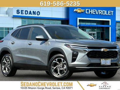 New 2026 Chevrolet Trax LT w/ Driver Confidence Package FWD image 1