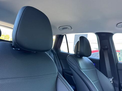 Used 2025 Mercedes-Benz GLC 350e 4MATIC image 18