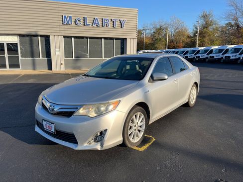 Used 2013 Toyota Camry XLE image 1
