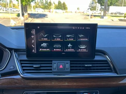Used 2021 Audi Q5 e Premium w/ Convenience Package AWD/4WD image 27