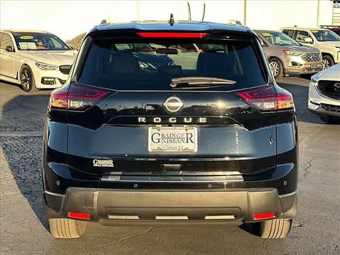Used 2025 Nissan Rogue SV w/ SV Premium Package FWD image 4