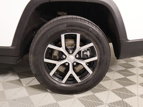 Used 2023 Jeep Grand Cherokee L Limited AWD/4WD image 21