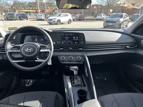 New 2026 Hyundai Elantra SE image 3