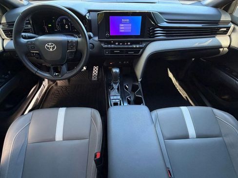 Used 2025 Toyota Camry SE w/ Convenience Package image 13