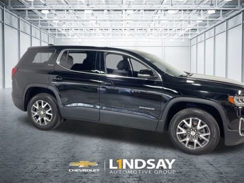 Used 2023 GMC Acadia SLE image 3
